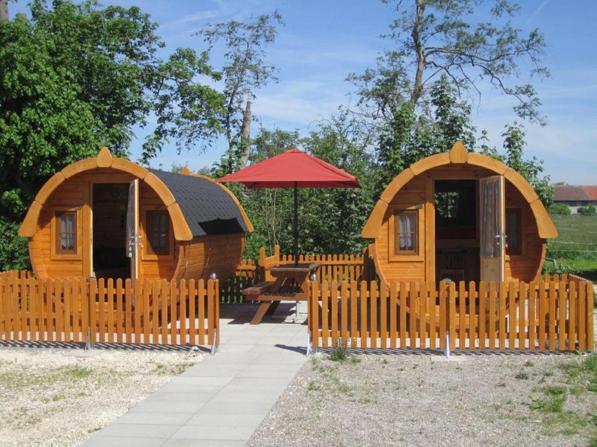 Schlaffass-Camping Gutshof Donauried Гюнцбург Екстер'єр фото